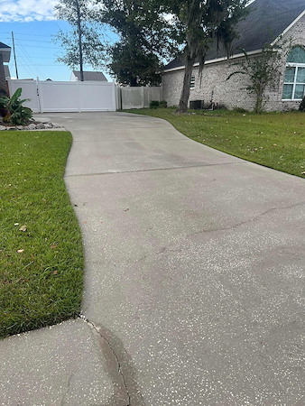 Top 5 Benefits of Professional Concrete Cleaning for Your Driveway and Walkways